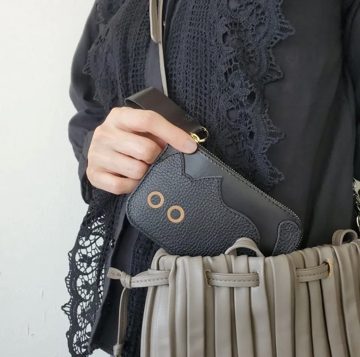 色が選べるにゃんとも可愛い手乗りねこの薄型ミニ財布